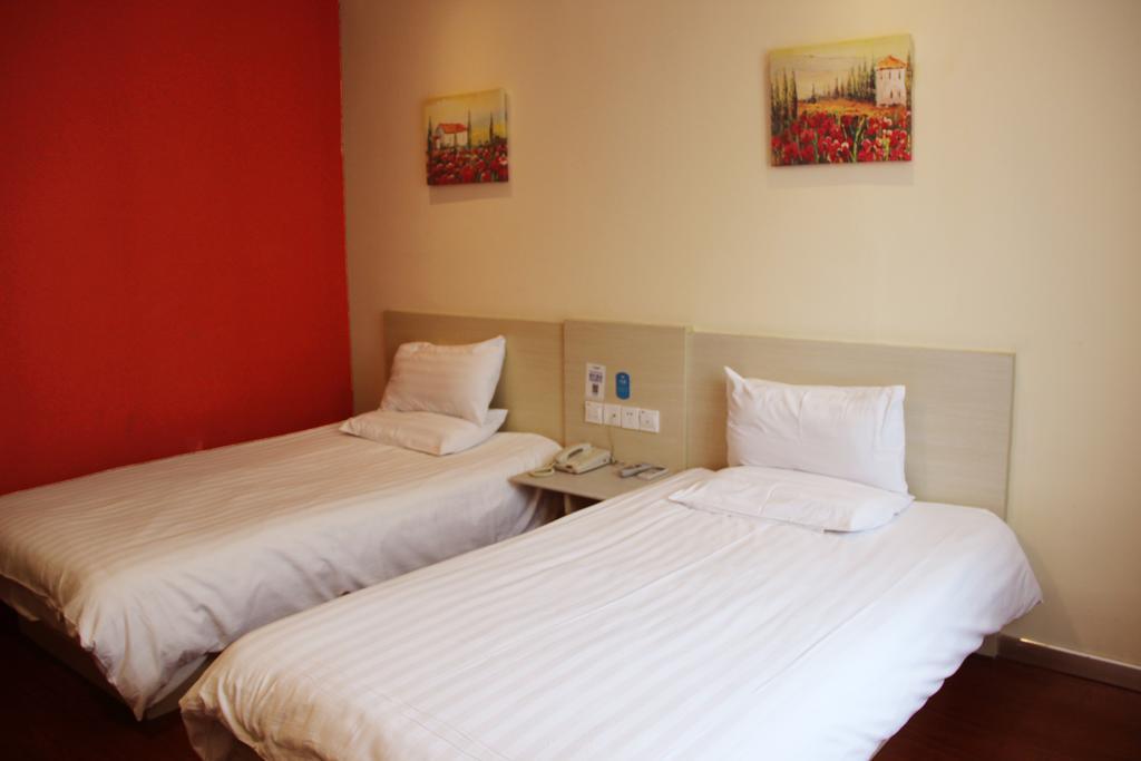 Hanting Hotel Shanghai South Railway Station Luoxiang Road Branch 2*