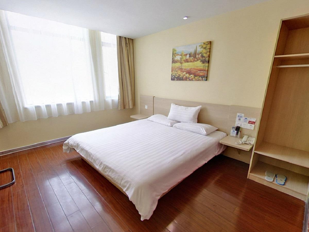 Hanting Hotel Shanghai South Railway Station Luoxiang Road Branch 2*
