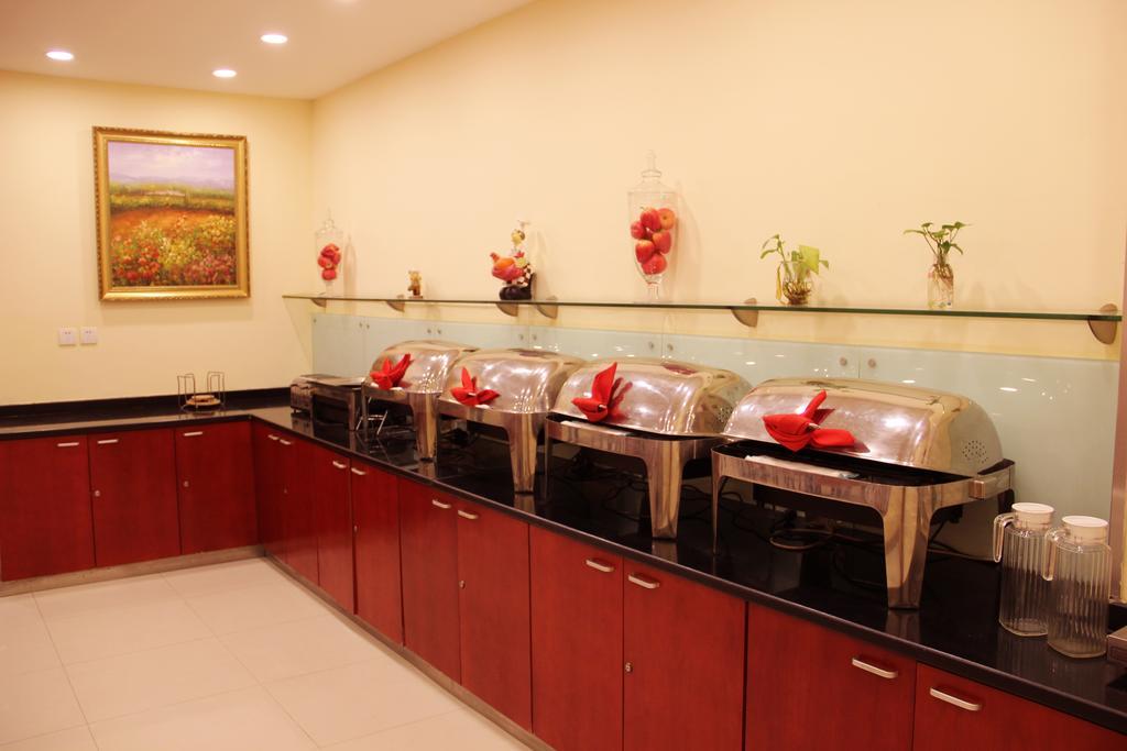 Hotel Hanting South Railway Station Luoxiang Road Branch 2*